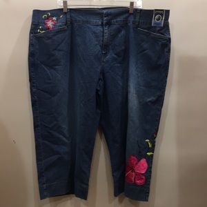 Avenue Blues Stretch Embroidered Capri Jeans